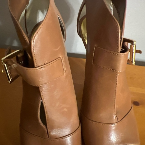 MICHAEL KORS | Isabella Open Toe Bootie Heels in Luggage 7.5M - Picture 2 of 7